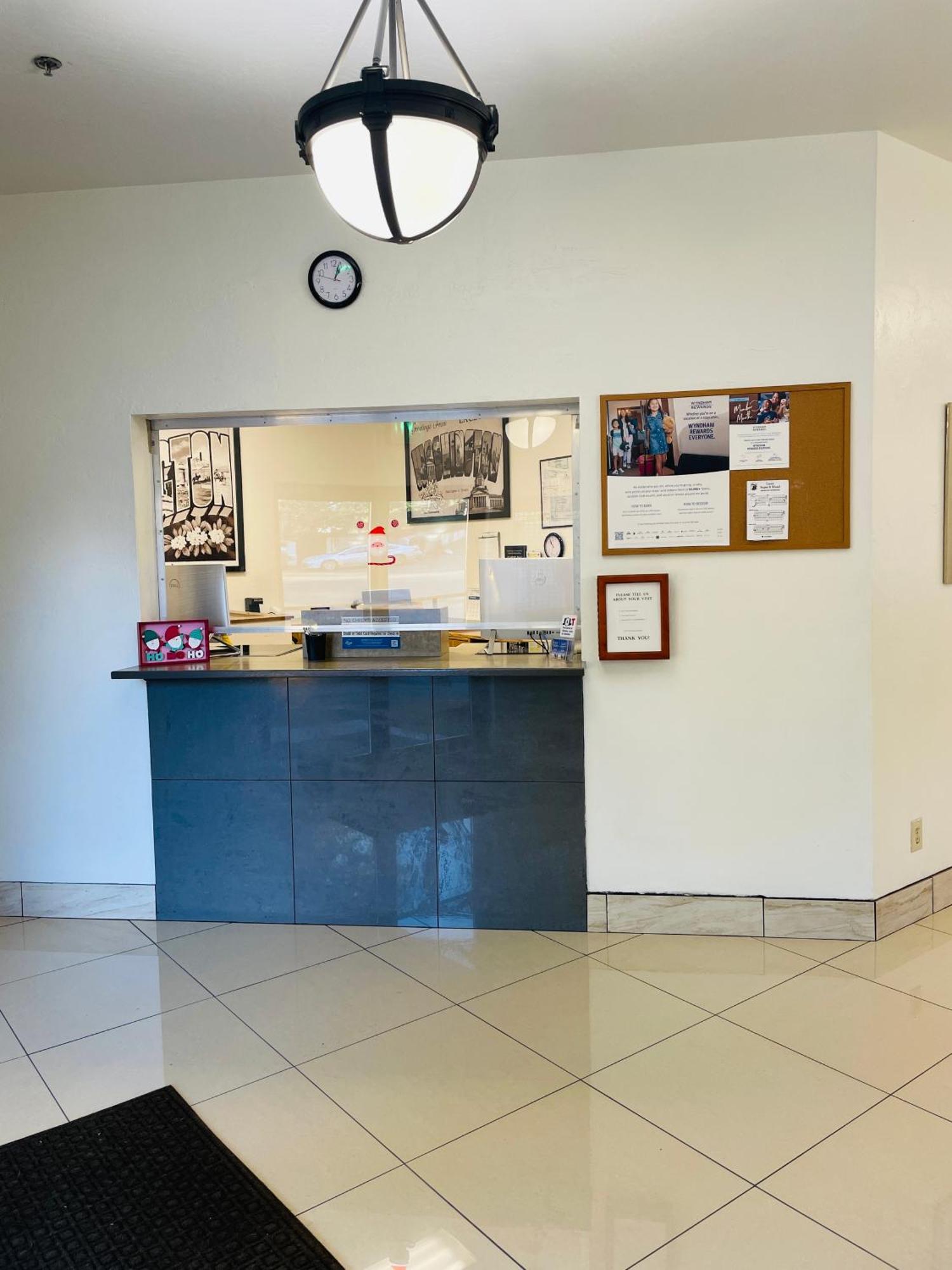 Super 8 By Wyndham Lacey Olympia Area Extérieur photo