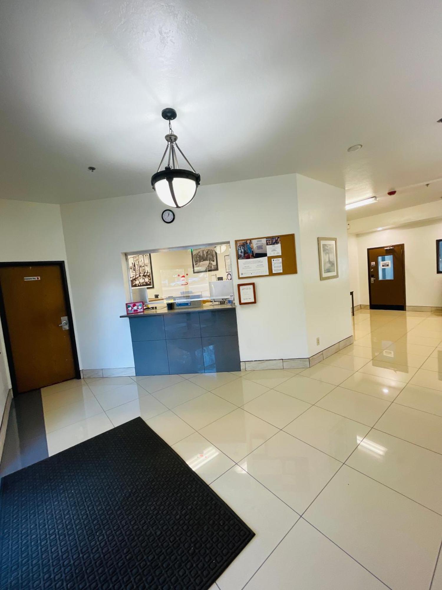Super 8 By Wyndham Lacey Olympia Area Extérieur photo