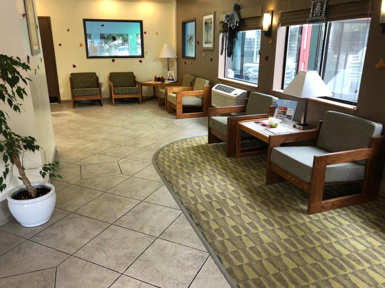 Super 8 By Wyndham Lacey Olympia Area Extérieur photo